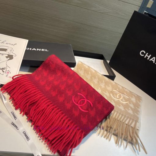 Chanel likes products with good looks and high quality that are easy to purchase. They are hh771bqlk - Image 3