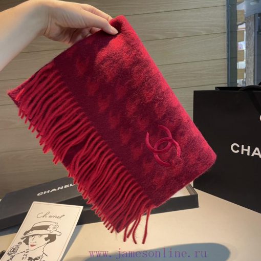 Chanel likes products with good looks and high quality that are easy to purchase. They are hh771bqlk - Image 4