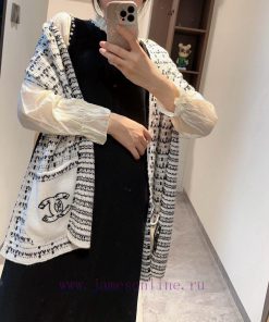 Chanel Knitted Scarf with Pocket 🧣 The autumn and winter collection is undoubtedly the most 07skn3qs