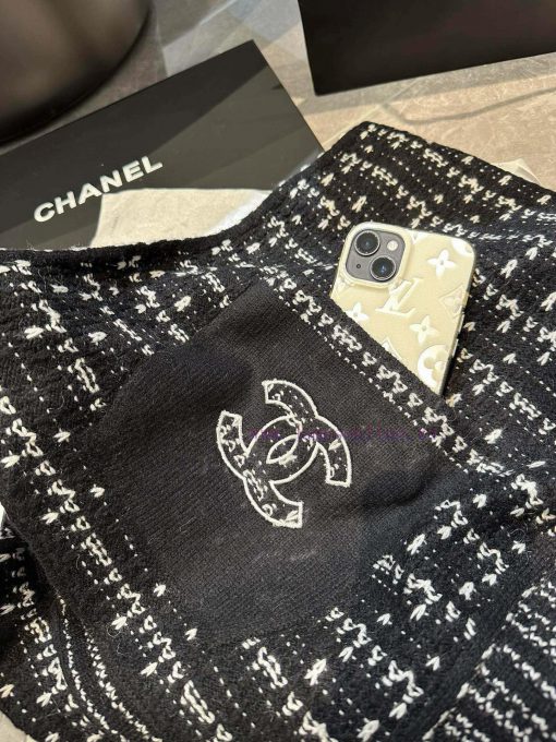 Chanel Knitted Scarf with Pocket 🧣 The autumn and winter collection is undoubtedly the most bcuudfad - Image 6