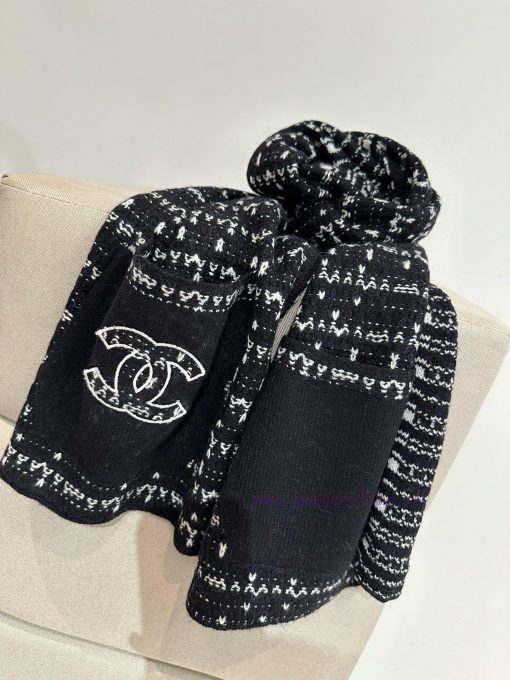 Chanel Knitted Scarf with Pocket 🧣 The autumn and winter collection is undoubtedly the most bcuudfad - Image 9
