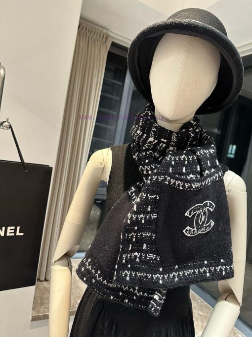 Chanel Knitted Scarf with Pocket 🧣 The autumn and winter collection is undoubtedly the most bcuudfad - Image 10