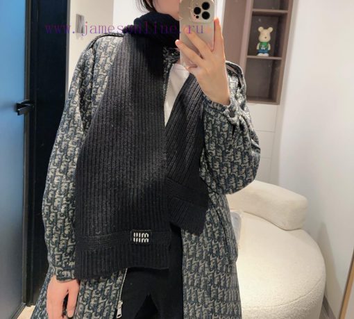 Miumiu unisex cashmere scarf that is both warm and textured, providing warmth throughout thedlkclsy9 - Image 2
