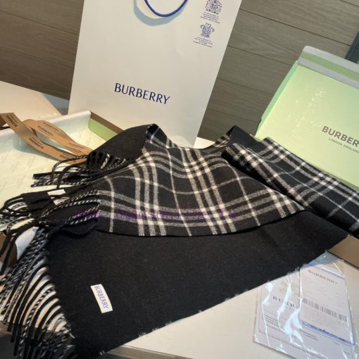 Burberry plaid scarf ️ It looks crazy, so stylish and charming ️ I really like this very elerbaa2cs4 - Image 6