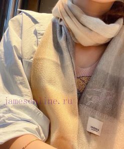 100% cashmere Burberry classic plaid scarf looks crazy, it's so stylish and charming. I realfon3bfx6