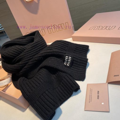 Miumiu unisex cashmere scarf that is both warm and textured, providing warmth throughout thedlkclsy9 - Image 11