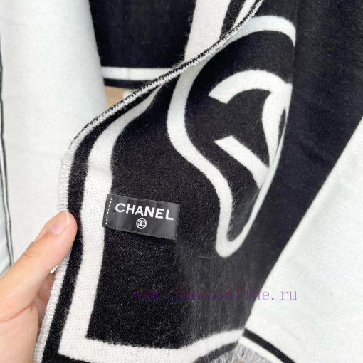 𝐂𝐇𝐀𝐍𝐄𝐋 Chanel black and white symmetrical double-sided shawl black and white super classic ct1eylz9n - Image 9