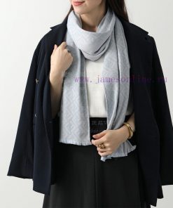 The popular new couple's item, Fendi Beef, is luxurious in terms of size, and high-end qualiw6sd49fz