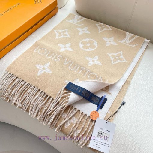 Finally shipped, this year's hottest pink and white scarf, the LV Essential scarf, focuses oj0opt4p7 - Image 4