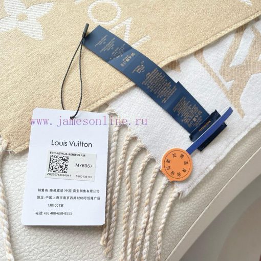 Finally shipped, this year's hottest pink and white scarf, the LV Essential scarf, focuses oj0opt4p7 - Image 9