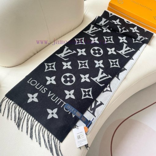 Finally shipped, this year's hottest pink and white scarf, the LV Essential scarf, focuses owpu8h76m - Image 5