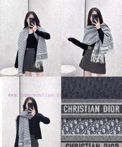 The classic style of Dior celebrity's dd scarf will never go out of style, and it is super ved8jpl4e