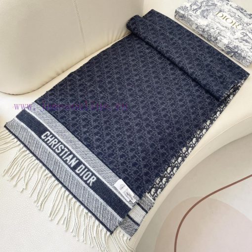 The classic style of Dior celebrity's dd scarf will never go out of style, and it is super ved8jpl4e - Image 6
