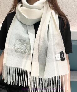 Chanel 2024 Top Cashmere Scarf is a bestseller! The real product is truly beautiful, and thelnhkfvun