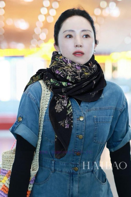 The new Dior D Dragonfly Bee Pattern 140 Cashmere Square Scarf is highly recommended for VIPeaop500m - Image 2