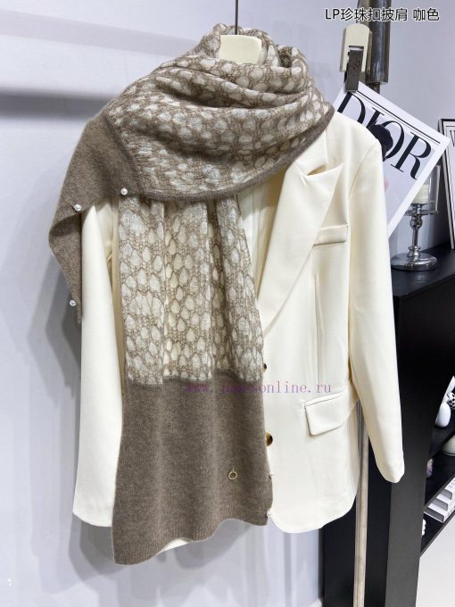 The new Loro Piana Cattle LP Pearl Button Shawl is a multifunctional shawl that can be wrapp66f7o4pp - Image 6