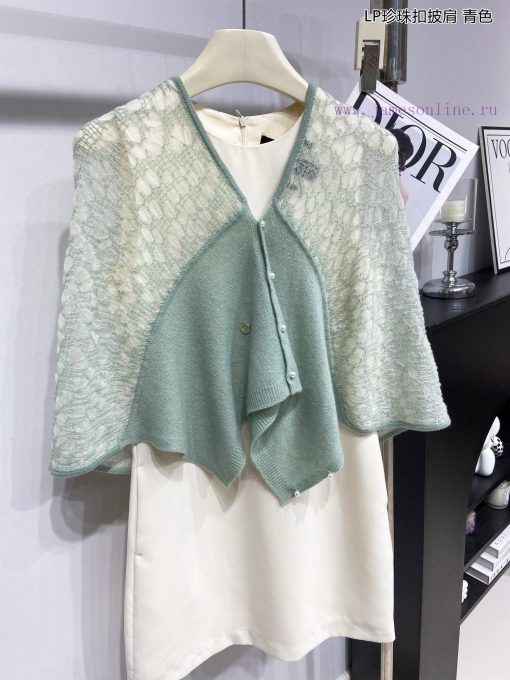 The new Loro Piana Cattle LP Pearl Button Shawl is a multifunctional shawl that can be wrappv2qnr01p - Image 5