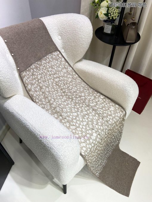 The new Loro Piana Cattle LP Pearl Button Shawl is a multifunctional shawl that can be wrapp66f7o4pp - Image 10