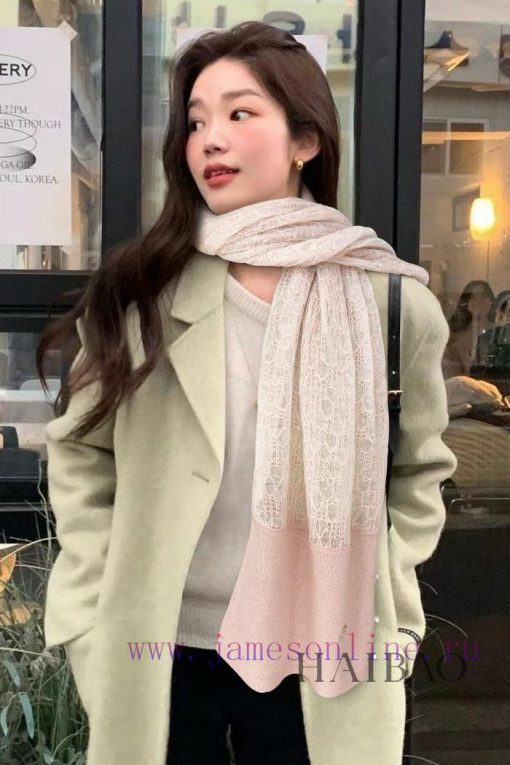 The new Loro Piana Cattle LP Pearl Button Shawl is a multifunctional shawl that can be wrappxke19ngo - Image 2