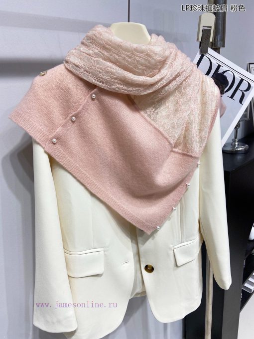 The new Loro Piana Cattle LP Pearl Button Shawl is a multifunctional shawl that can be wrappxke19ngo - Image 4