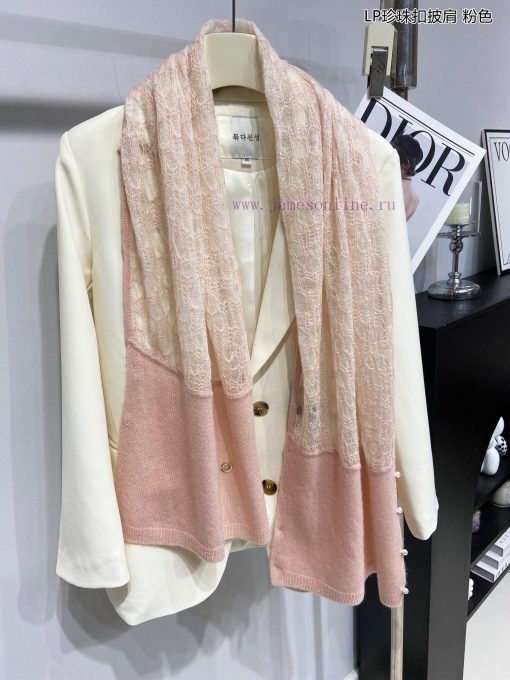 The new Loro Piana Cattle LP Pearl Button Shawl is a multifunctional shawl that can be wrappxke19ngo - Image 8