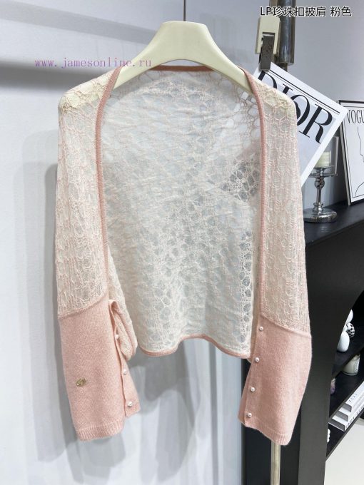 The new Loro Piana Cattle LP Pearl Button Shawl is a multifunctional shawl that can be wrappxke19ngo - Image 9