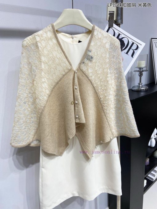 The new Loro Piana Cattle LP Pearl Button Shawl is a multifunctional shawl that can be wrappo2629vzk - Image 5