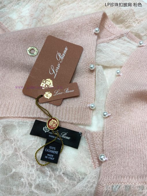 The new Loro Piana Cattle LP Pearl Button Shawl is a multifunctional shawl that can be wrappxke19ngo - Image 12