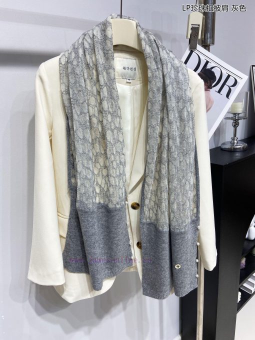 The new Loro Piana Cattle LP Pearl Button Shawl is a multifunctional shawl that can be wrappriwvr4ww - Image 8