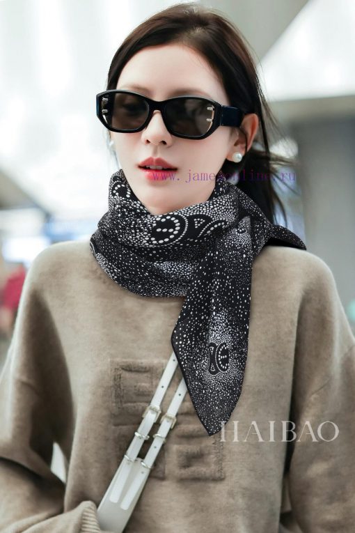 High end customized Celine CL Starry Sky Double sided Same color Square Scarf 140 is recommeq8edh12y