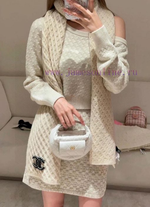 Chanel's new double-C diamond grid knitted long scarf, cashmere knitted long scarf, is so bej6tobf2p - Image 2