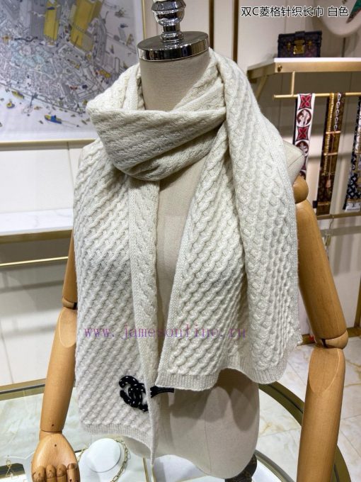 Chanel's new double-C diamond grid knitted long scarf, cashmere knitted long scarf, is so bej6tobf2p - Image 7
