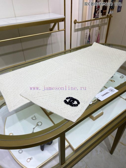 Chanel's new double-C diamond grid knitted long scarf, cashmere knitted long scarf, is so bej6tobf2p - Image 11
