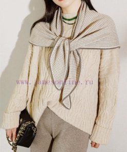 The popular Yana LP Qianniao plaid triangular scarf is luxurious in terms of size, and high-dkkvvati
