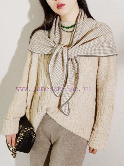 The popular Yana LP Qianniao plaid triangular scarf is luxurious in terms of size, and high-dkkvvati