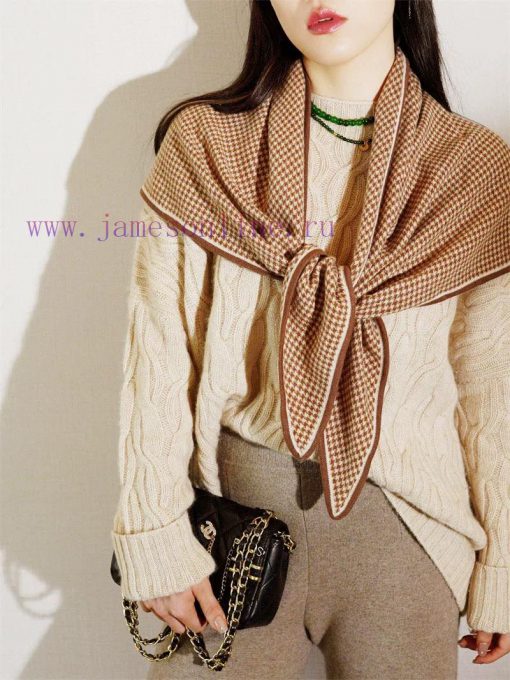 The popular Yana LP Qianniao plaid triangular scarf is luxurious in terms of size, and high-0yrgvpad