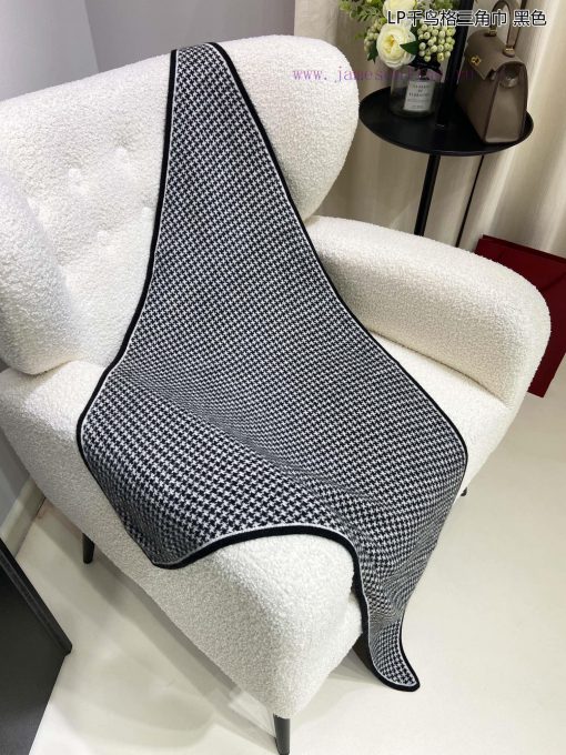 The popular Yana LP Qianniao plaid triangular scarf is luxurious in terms of size, and high-2gsyjc9w - Image 12