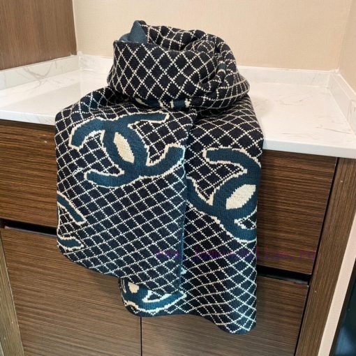Chanel Knitted Double sided Scarf, a top of the line high-end product with stunning versatiljmw9ar6d - Image 6