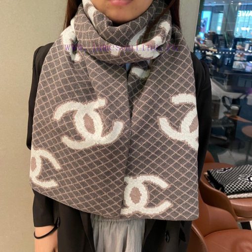 Chanel Knitted Double sided Scarf, a top of the line high-end product with stunning versatil4yv9568q - Image 2