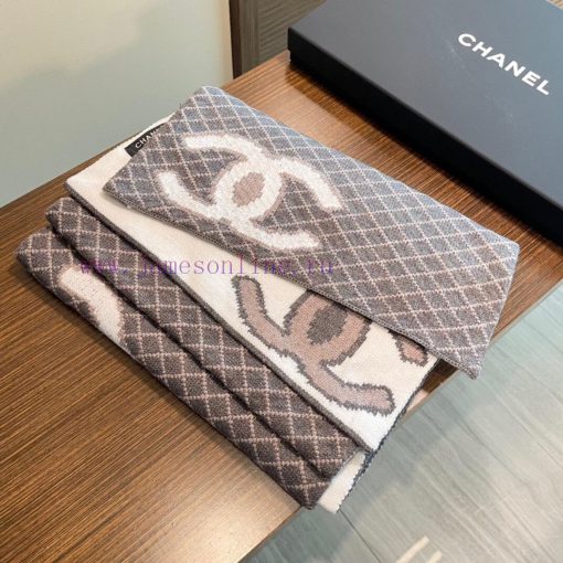 Chanel Knitted Double sided Scarf, a top of the line high-end product with stunning versatil4yv9568q - Image 4