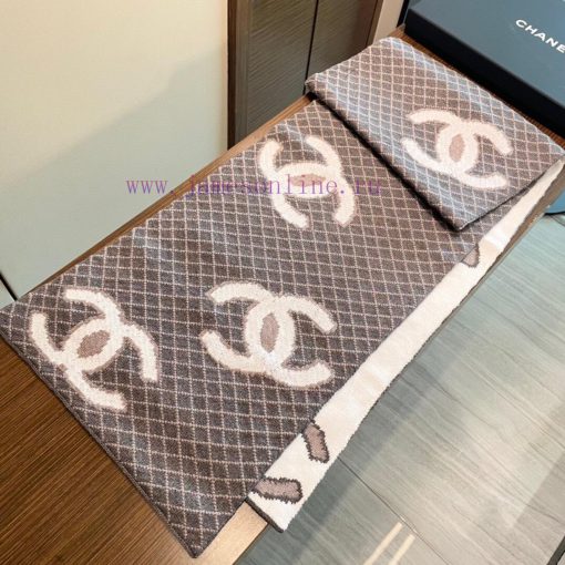Chanel Knitted Double sided Scarf, a top of the line high-end product with stunning versatil4yv9568q - Image 7