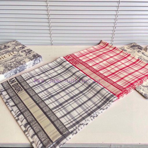 This kind of Dior is truly unbeatable, fashionable and versatile. The new Dior plaid pattern01u59t1l - Image 4