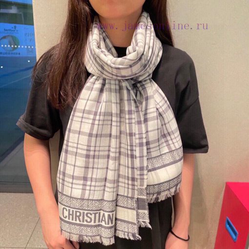 This kind of Dior is truly unbeatable, fashionable and versatile. The new Dior plaid patternjebgmsus - Image 2