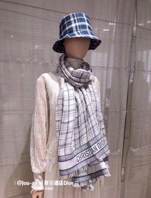 This kind of Dior is truly unbeatable, fashionable and versatile. The new Dior plaid patternjebgmsus - Image 3