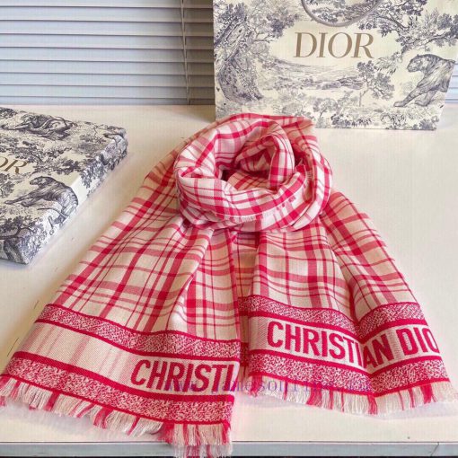 This kind of Dior is truly unbeatable, fashionable and versatile. The new Dior plaid pattern01u59t1l - Image 6