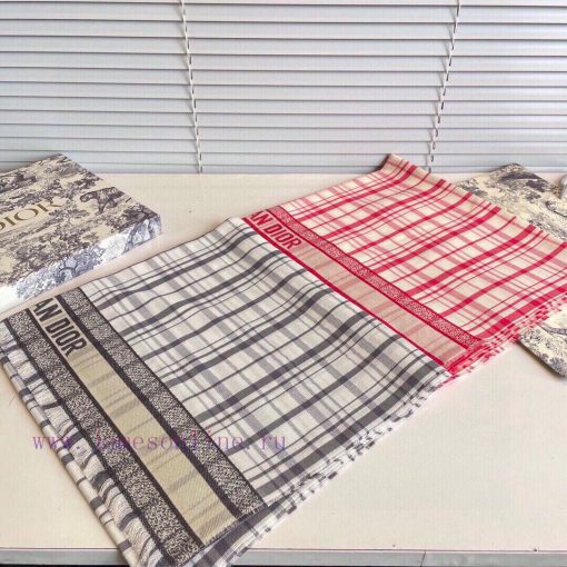 This kind of Dior is truly unbeatable, fashionable and versatile. The new Dior plaid patternjebgmsus - Image 4