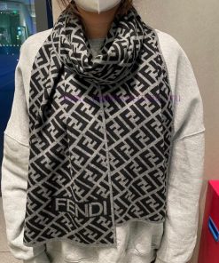 Classic FF letter element scarf, also a fun item just launched ‼ This year's Fendi is also t6rl92irq