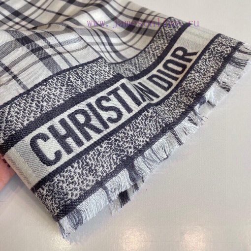 This kind of Dior is truly unbeatable, fashionable and versatile. The new Dior plaid patternjebgmsus - Image 9