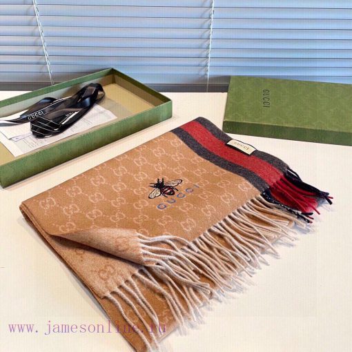 Gucci's latest couple's collection features selected plateau cashmere, creating the most beair5xy4a1 - Image 3