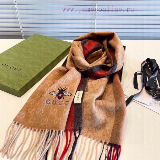 Gucci's latest couple's collection features selected plateau cashmere, creating the most beair5xy4a1 - Image 5